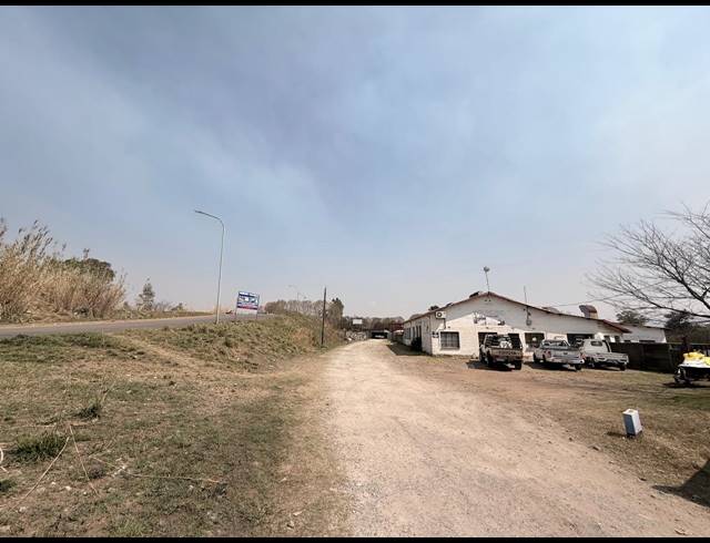 1,288M² WAREHOUSE FOR SALE IN RIVERSIDE